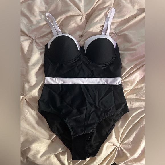 1960’s Style Swimsuit - Picture 1 of 5